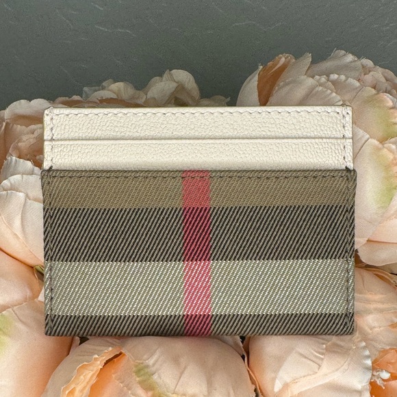 Burberry Handbags - RETAILS $250 BURBERRY CARD HOLDER